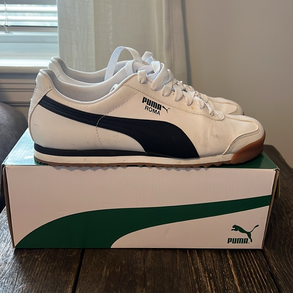 MENS PUMA 10.5 USED in Black and White